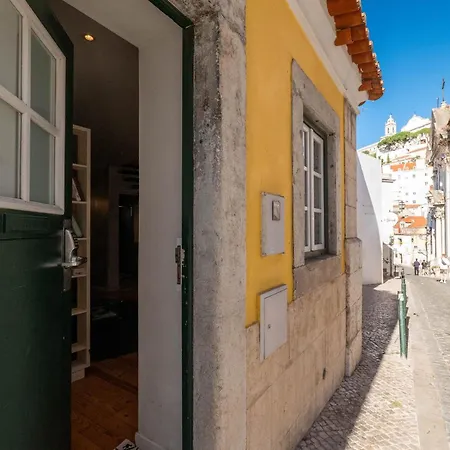 Apartment Your In Mouraria Castle And Music Lissabon